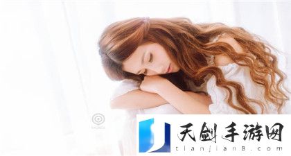 男人发77是暗示什么：情感表达层面的暗示