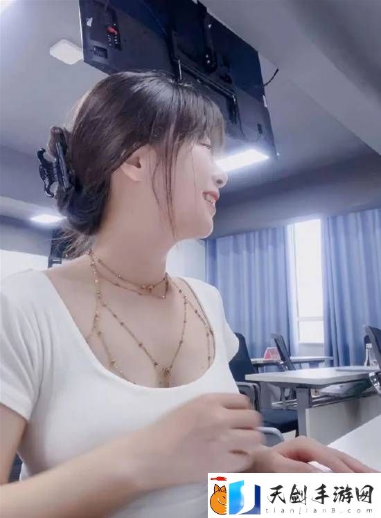 胸链是怎么穿戴的