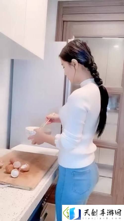 小婕子太紧了进不去-友：这到底是什么体验