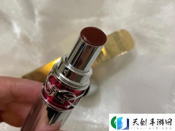 “呦YSL蜜桃色6I！网民热议你咋不上天”