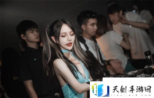 他强而有力的律动让我快乐英语