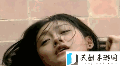 啊轻点灬大巴太粗太长了动态图，读者：心中藏着的不同解读