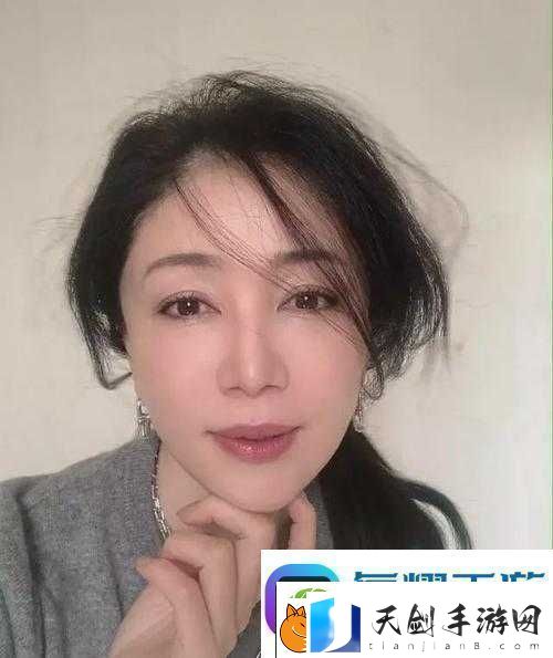 53岁阿姨因房中太温馨走红：背后的故事