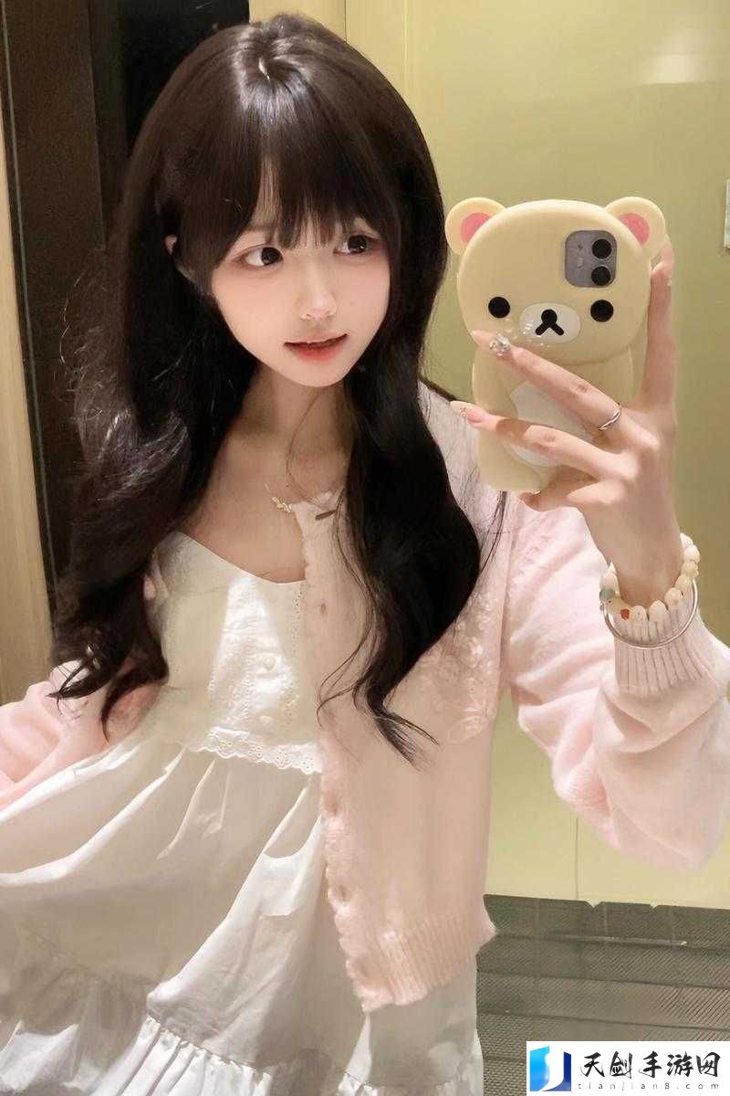 :甜美可爱的 ****** 自拍,让你心动不已