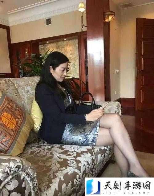 震惊竟然有人舔美岳妇阴