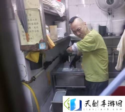TVB演员戴耀明在餐厅打工上了热搜