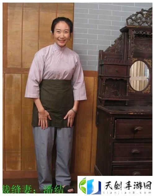 兰姨捂住嘴巴怕发出声音