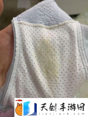 镜流口水带白色液体是否正常