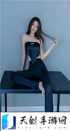 老人船上弄雨的小故事：老人船上与雨的邂逅故事