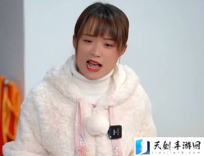 青春的跃动：14岁女孩迈开腿拔萝卜的故事