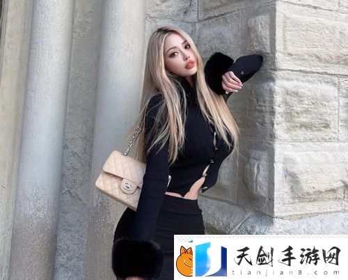 丰满的岳理理论片50岁引发热议-网友纷纷表示：真是颠覆了我的三观！