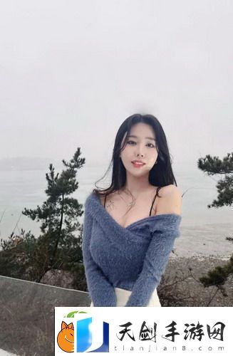 美女比基尼游泳图片视频-展现魅力与活力-友：美得让人心动不已！